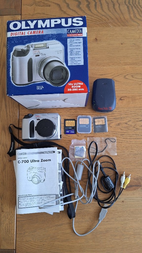 Olympus C700 Ultra Zoom met card-reader, Ingebouwde flitser, 2 megapixels, Geheugenkaart, Ophalen of Verzenden