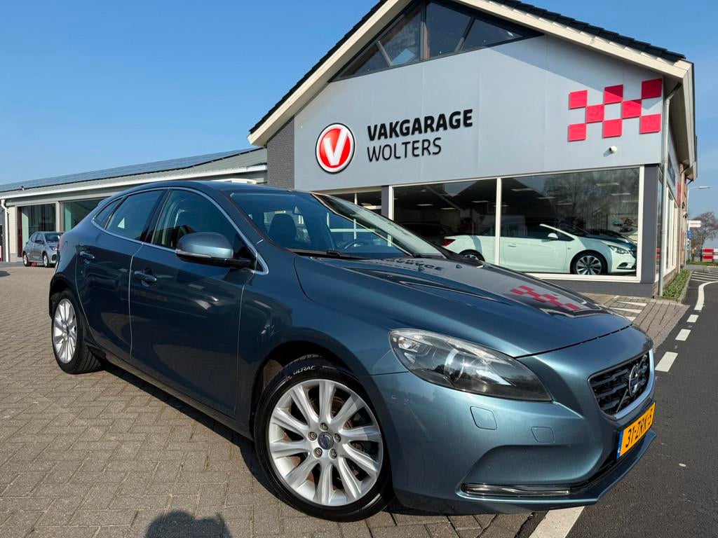 Volvo V40 1.6 T3 Summum RIJKLAARPRIJS!, Voorwielaandrijving, Stof, Gebruikt, Zwart