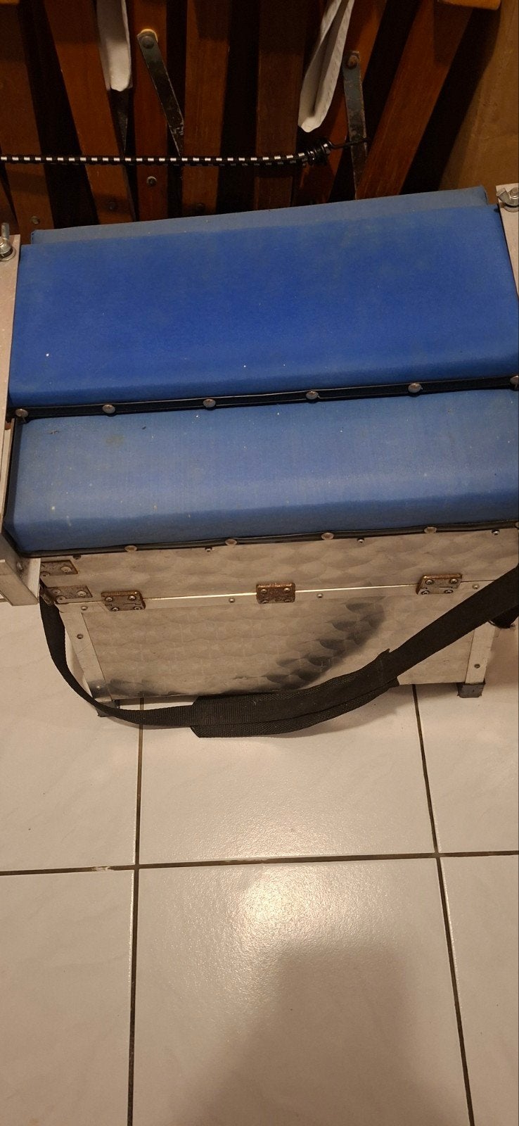 Viskoffer met zitje en hengeltas en karper schepnet, Ophalen of Verzenden, Gebruikt, Koffer of Tas