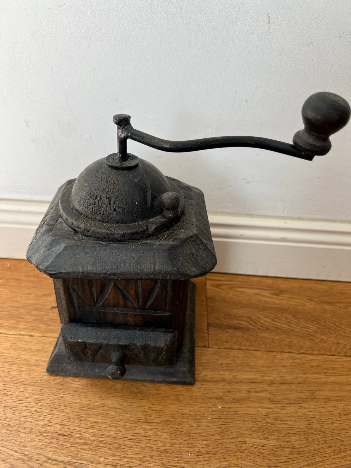 Antieke houten decoratieve koffiemolen asbak, Antiek en Kunst, Antiek | Keukenbenodigdheden, Ophalen of Verzenden