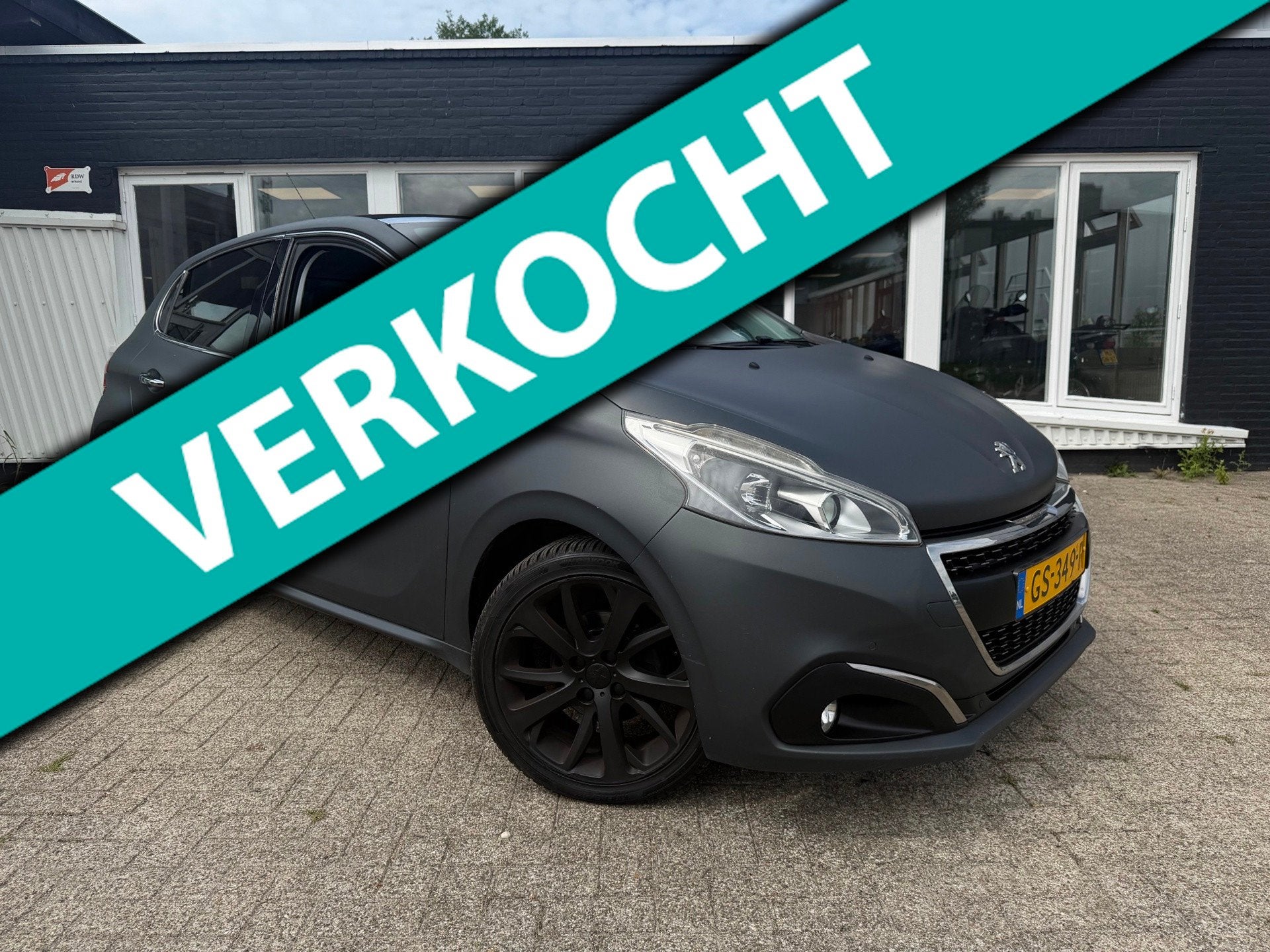 Peugeot 208 1.2 / MAT GRIJS / PANORAMA DAK / GT PURETECH PRE, Auto's, Peugeot, Voorwielaandrijving, Dealer onderhouden, Leder en Stof