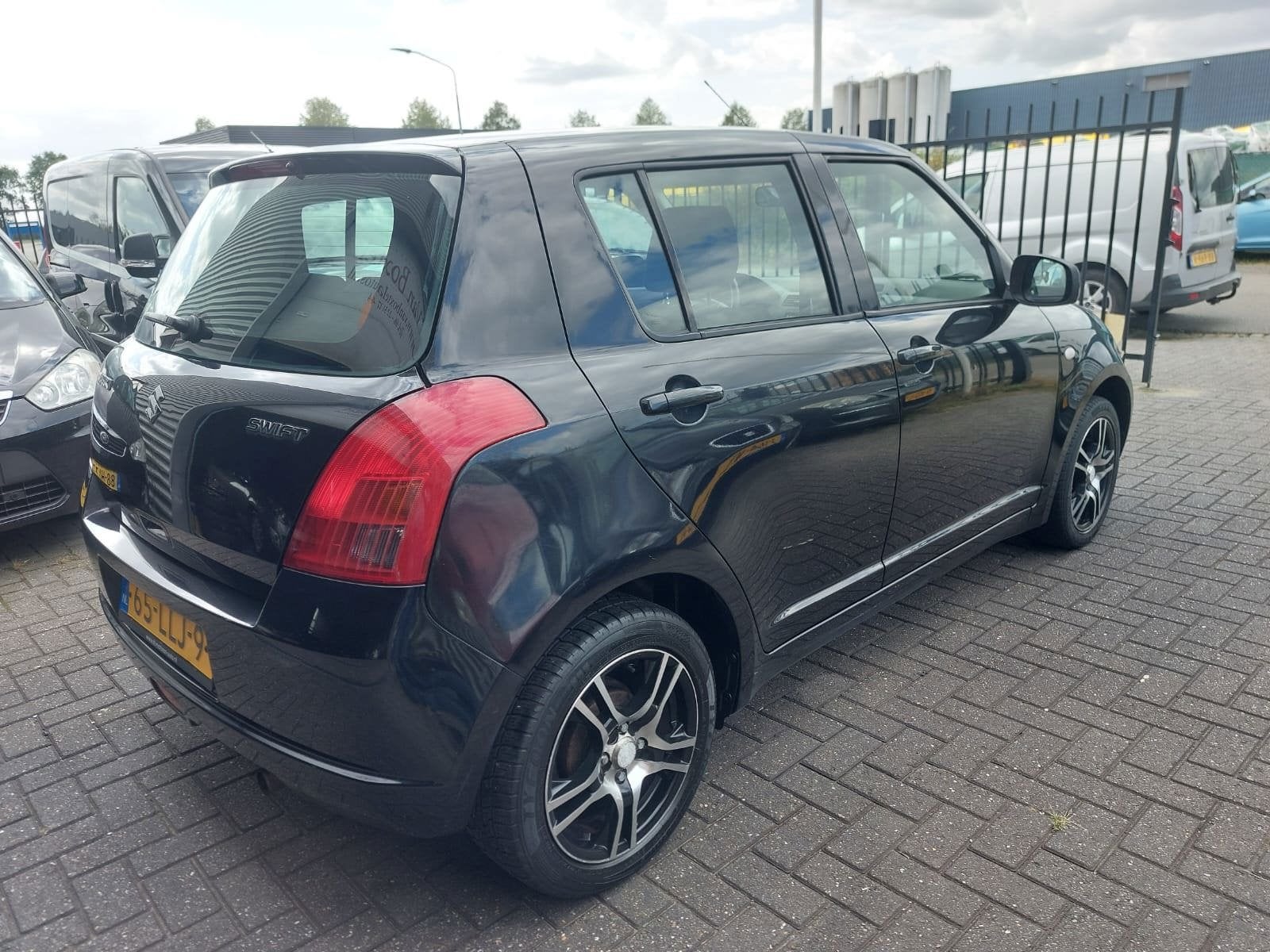 Suzuki Swift 1.3 GLS 5 deurs + geregelde airco, Auto's, Stof, 965 kg, 400 kg, Bedrijf