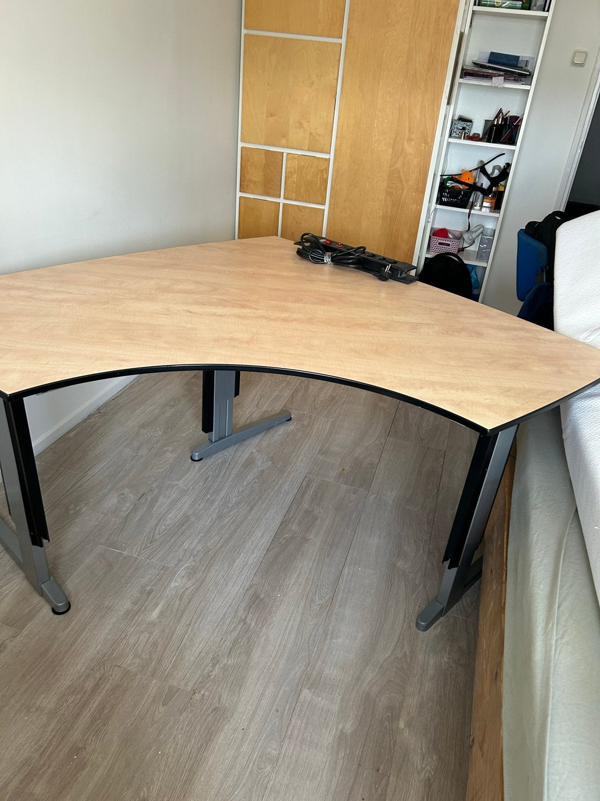 Hoekbureau met licht houten blad en metalen onderstel, Ophalen, Gebruikt, Hout, Hoekbureau