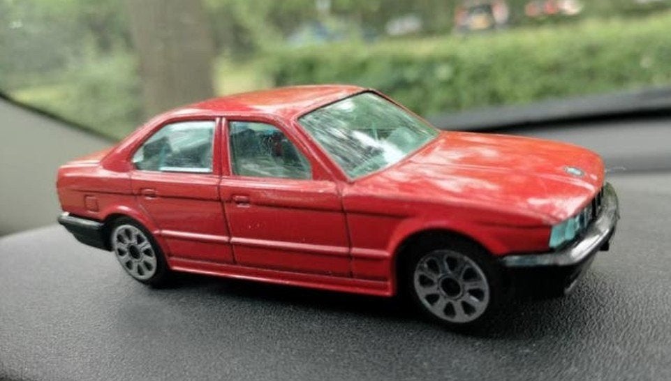 BMW 5 SERIE,OUDER MODEL BURAGO 1/43, Hobby en Vrije tijd, Modelauto's | 1:43, Ophalen of Verzenden, Zo goed als nieuw, Auto, Overige merken