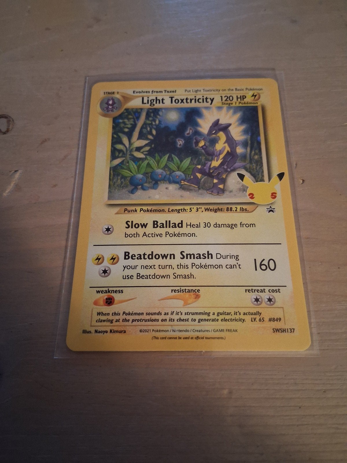 Pokemon kaart Light Toxtricity, Hobby en Vrije tijd, Verzamelkaartspellen | Pokémon, Ophalen of Verzenden, Zo goed als nieuw, Losse kaart
