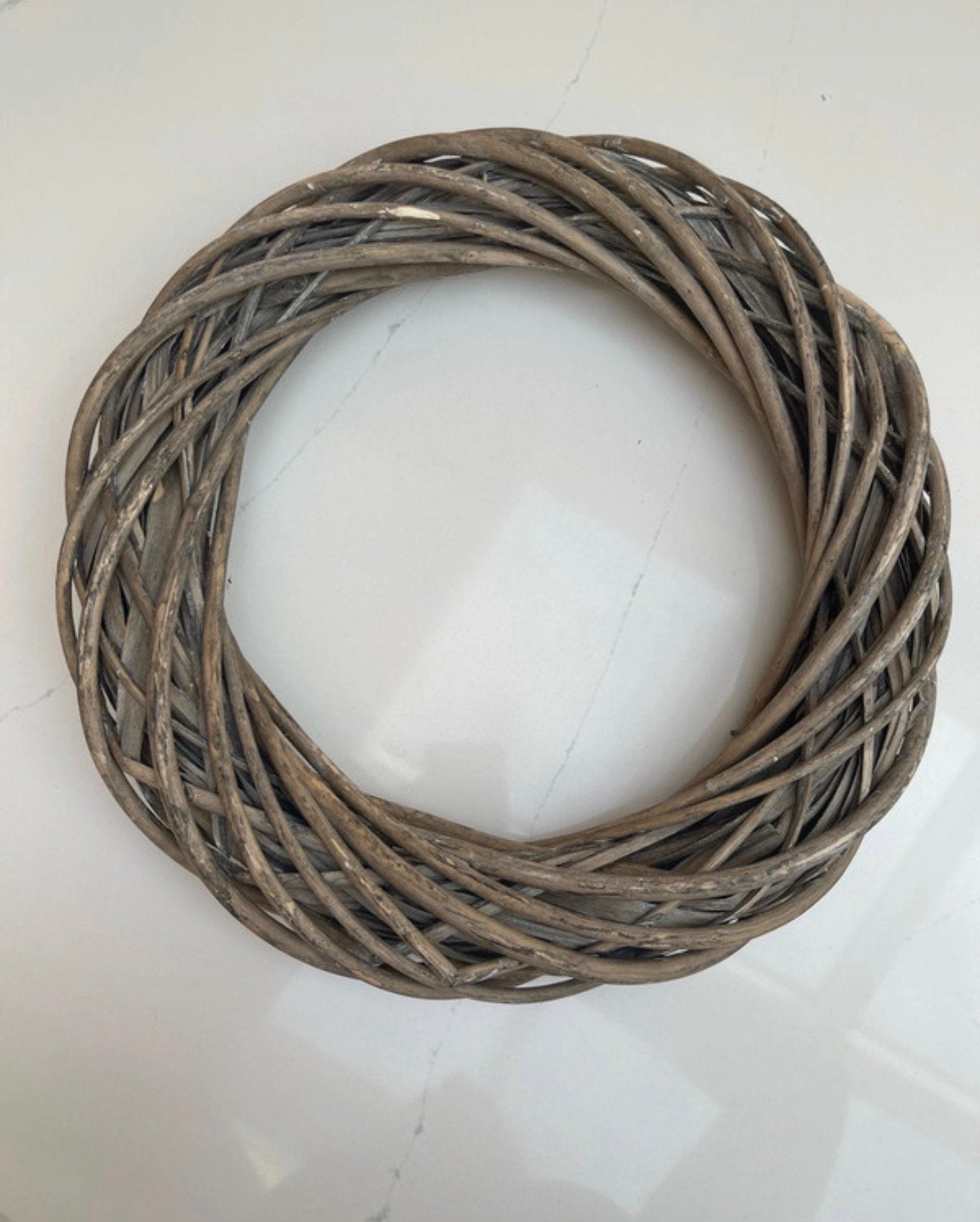 Grote vegrijsde wilgenkrans diameter 40 cm, 40 cm, Krans, Nieuw, Ophalen of Verzenden