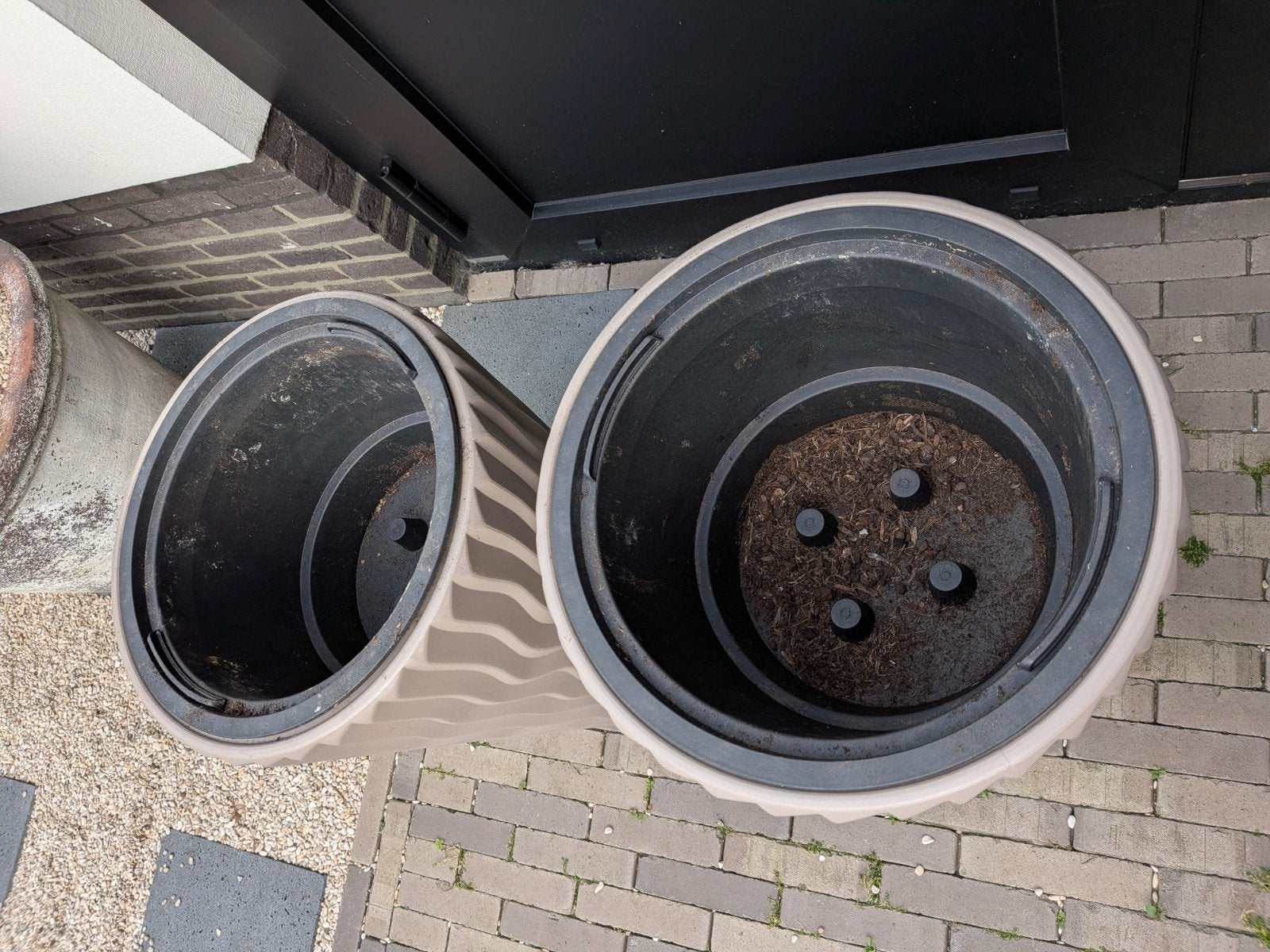 4 x bloempotten/plantenbakken, beige, zo goed als nieuw, Tuin en Terras, Bloempotten, 25 tot 40 cm, Kunststof, Rond, Ophalen of Verzenden