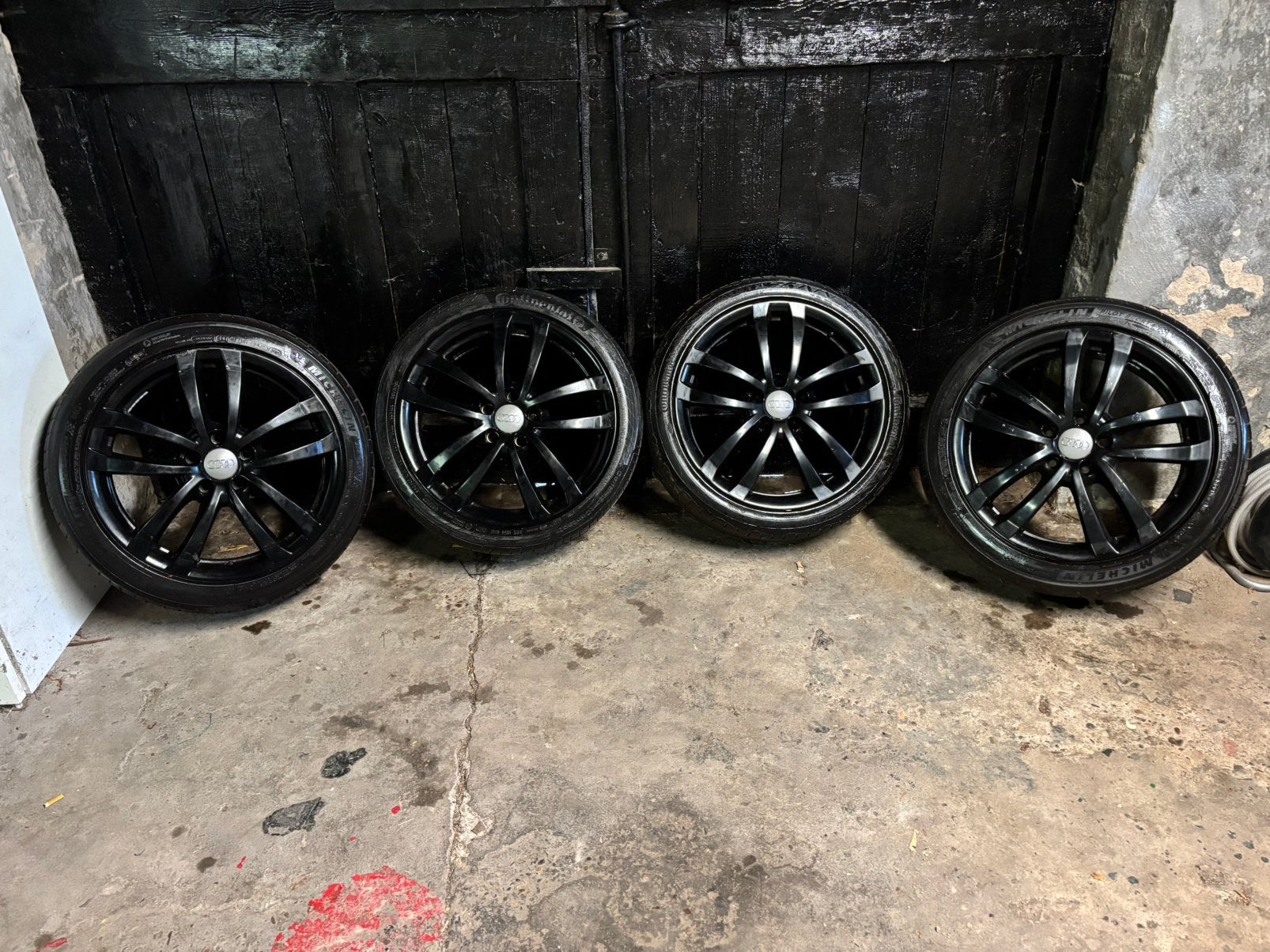 18 inch Audi velgen 5x112 incl. Michelin banden – zwart, Ophalen, 18 inch, Banden en Velgen, Zomerbanden