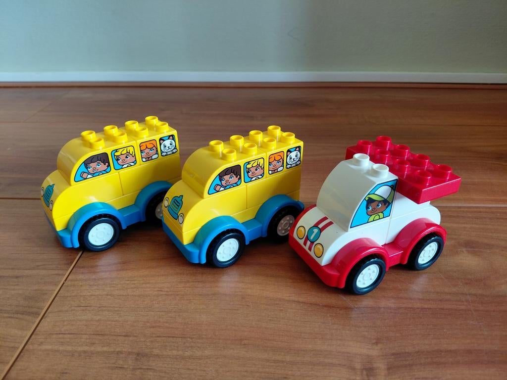 Duplo Voertuigen: 2 Schoolbussen en 1 Raceauto, Ophalen of Verzenden, Gebruikt, Complete set, Duplo
