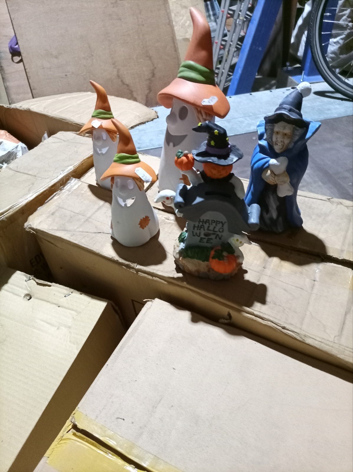 Halloween beeldjes, Ophalen