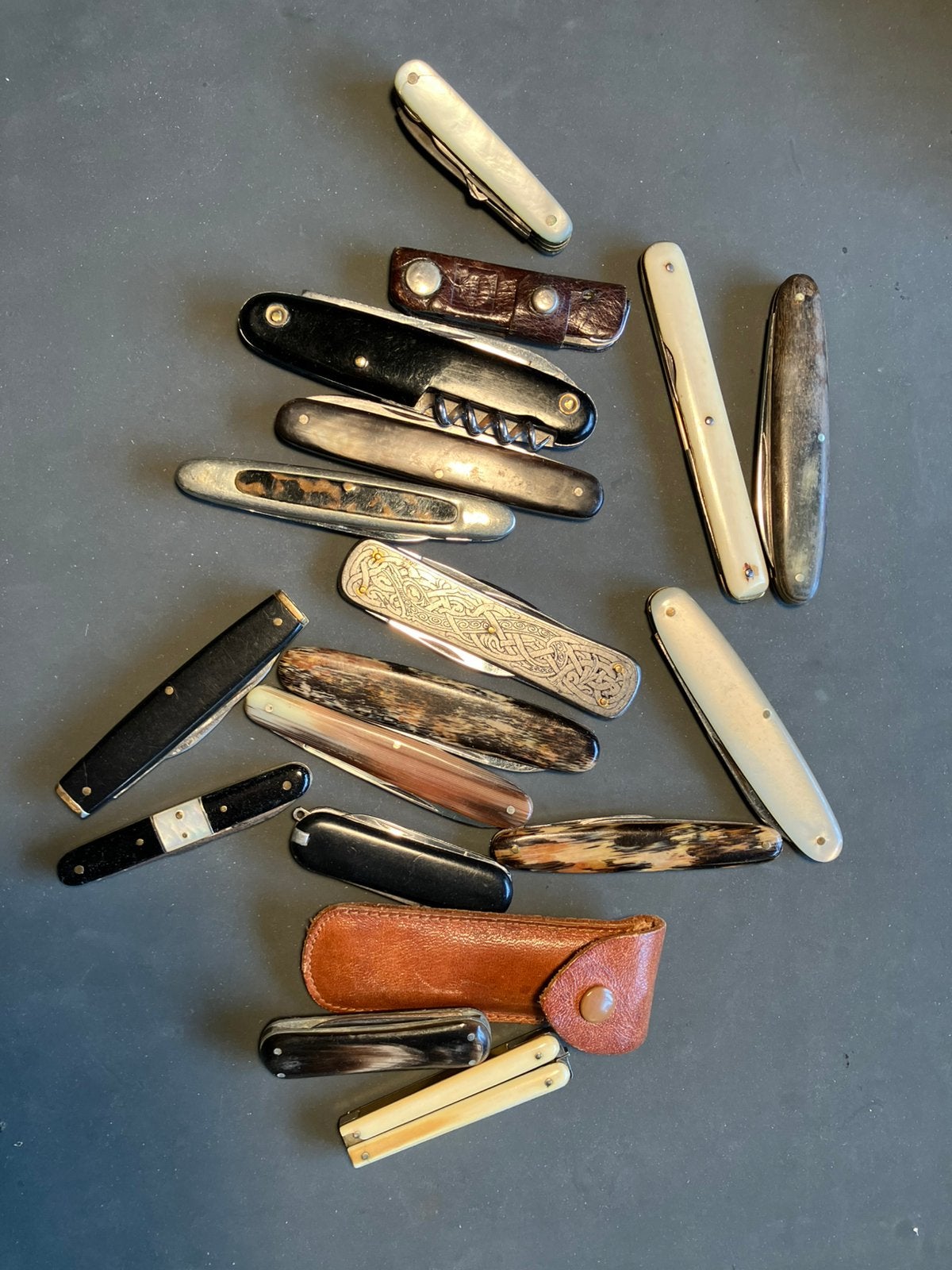 Collectie zakmessen, Ophalen