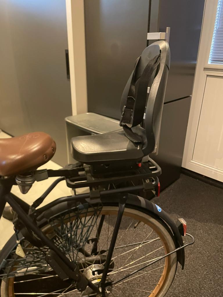 Te koop Yepp kinderzitje junior incl easyfit adapter, Ophalen of Verzenden, Gebruikt, Achterzitje, Voetsteuntjes