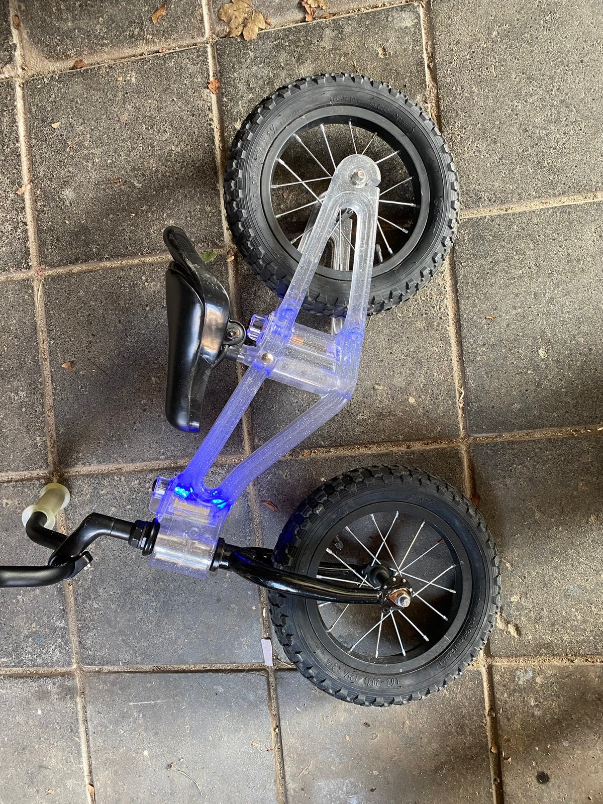 Loopfiets met blauwe verlichting (aan/uit te zetten), Ophalen, Zo goed als nieuw, Minder dan 16 inch