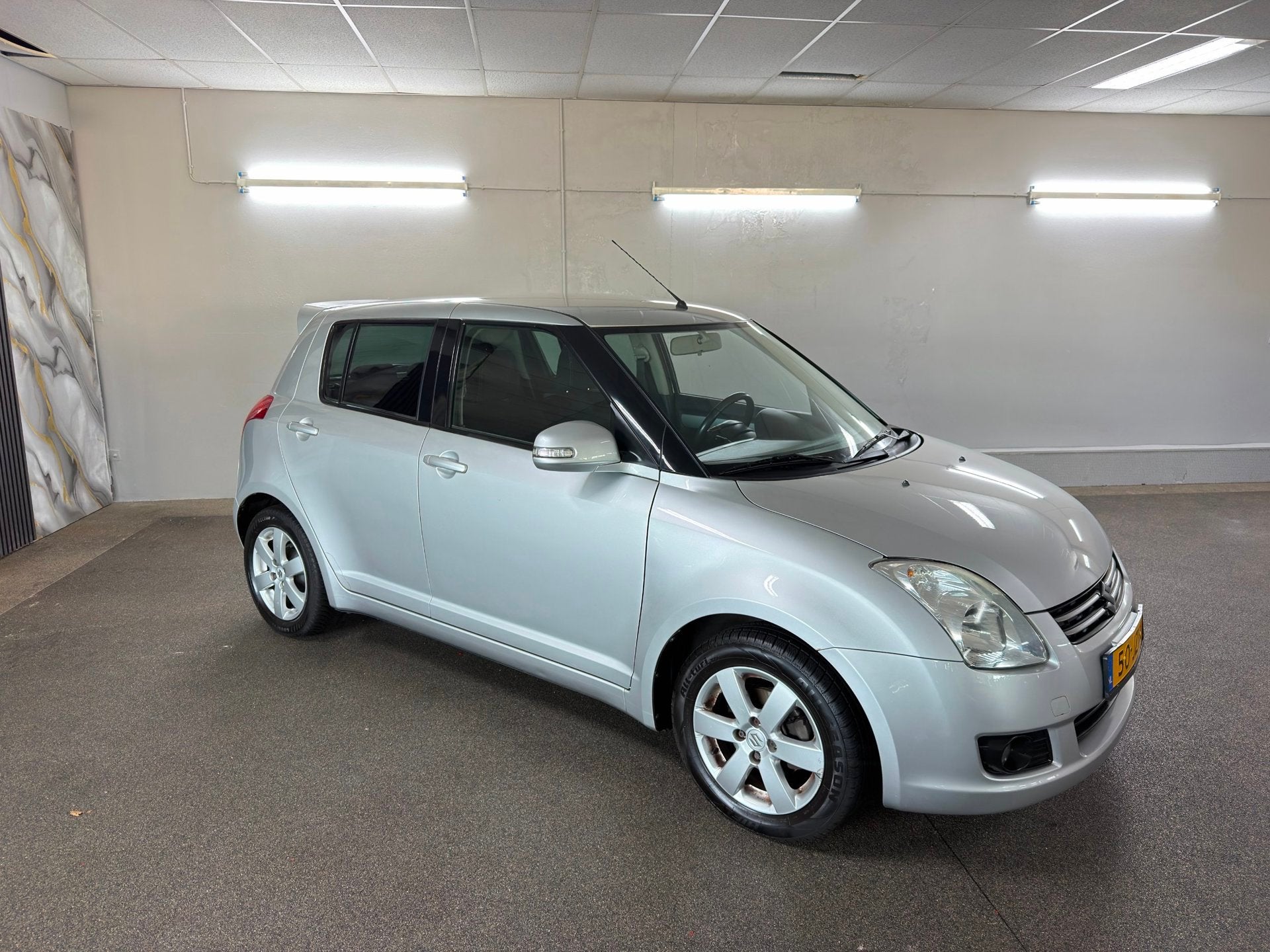 Suzuki Swift 1.3 Limited,Airco,Stoelverwarming,Carplay,E-Ram, Auto's, Voorwielaandrijving, Zwart, Alcantara, Swift