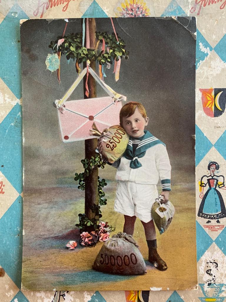 Jongetje bij meiboom met de zakken geld en brief, klaver 4, Ophalen of Verzenden, Voor 1920, Gelopen, Kinderen