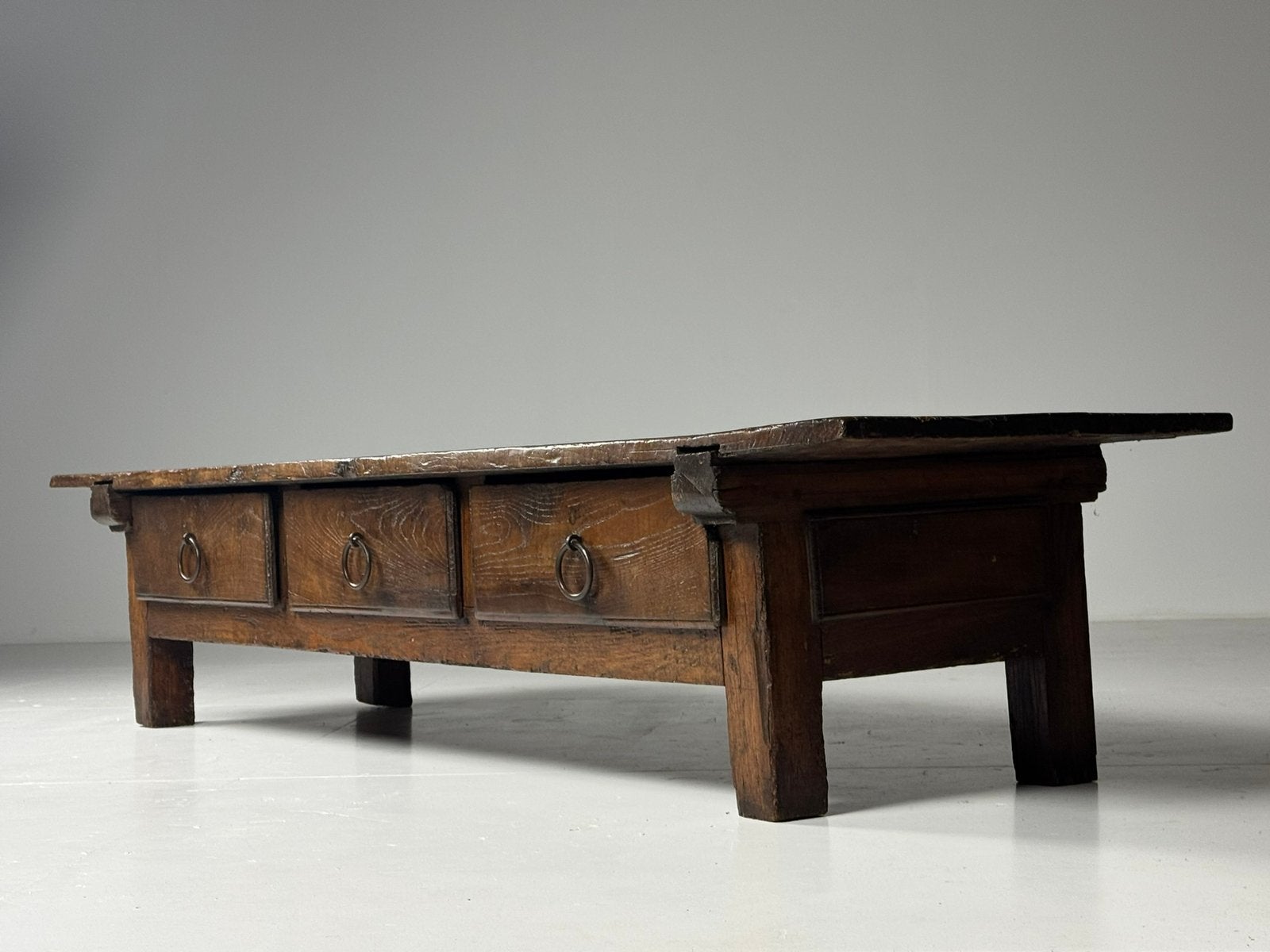 Spaanse salontafel 18e eeuw