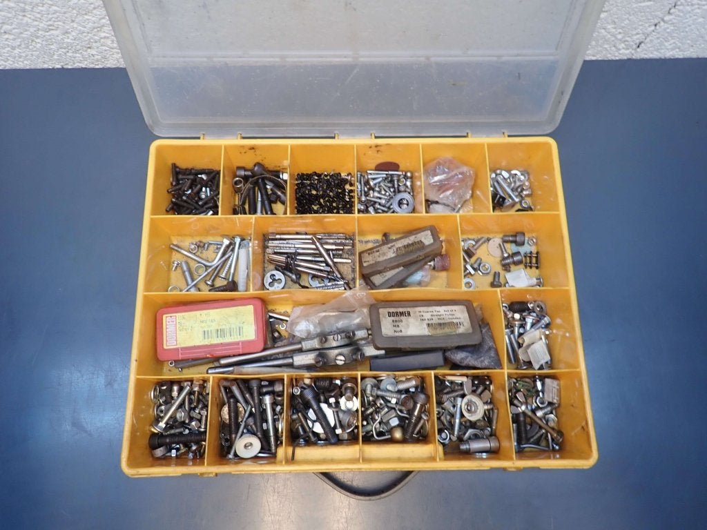 Sorteerbak vol tappen , boutjes , moertjes , Dormer, Niet ingevuld, Gebruikt, Niet ingevuld, Ophalen of Verzenden