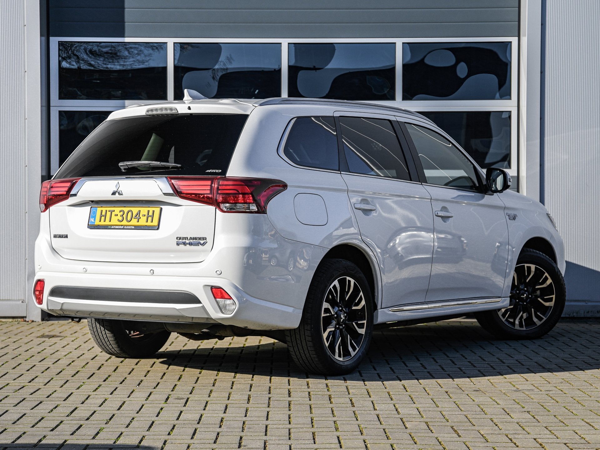 Mitsubishi Outlander 2.0 PHEV instyle | Leder | Xenon | 360, Auto's, 1998 cc, 4 cilinders, 1820 kg, Wit