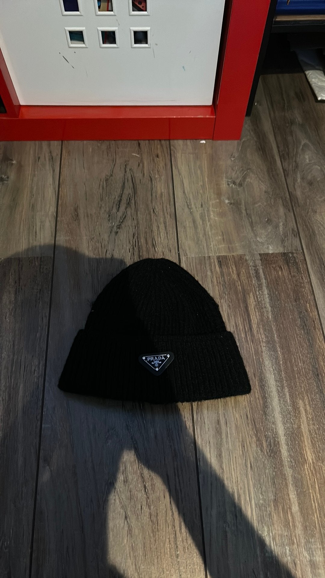 Prada muts, Ophalen of Verzenden, Zo goed als nieuw