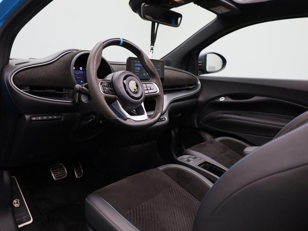 Abarth Fiat 500C Abarth Scorpionissima 42 kWh | Navigatiesys, Auto's, 12 maanden, Gebruikt, 155 pk, 255 min