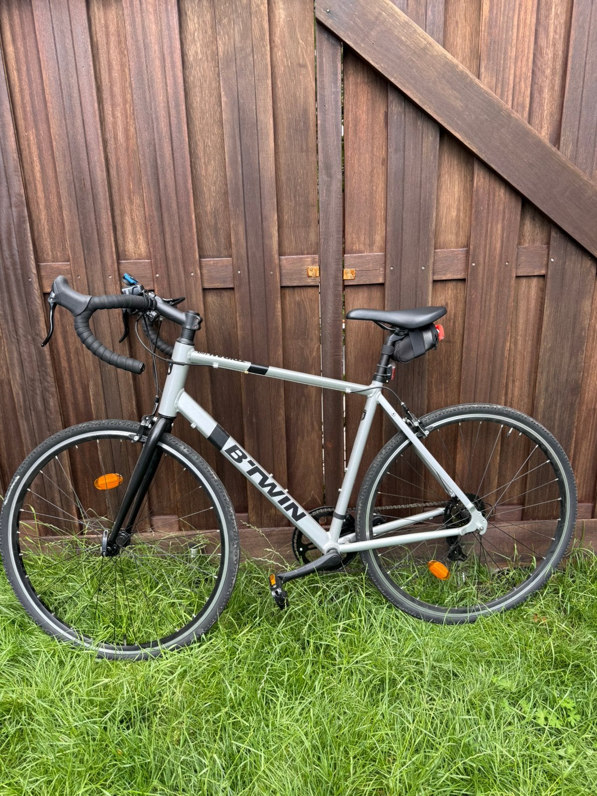 B’Twin Triban RC100 racefiets maat L incl. verlichting, 28 inch, Gebruikt, 10 tot 15 versnellingen, Aluminium