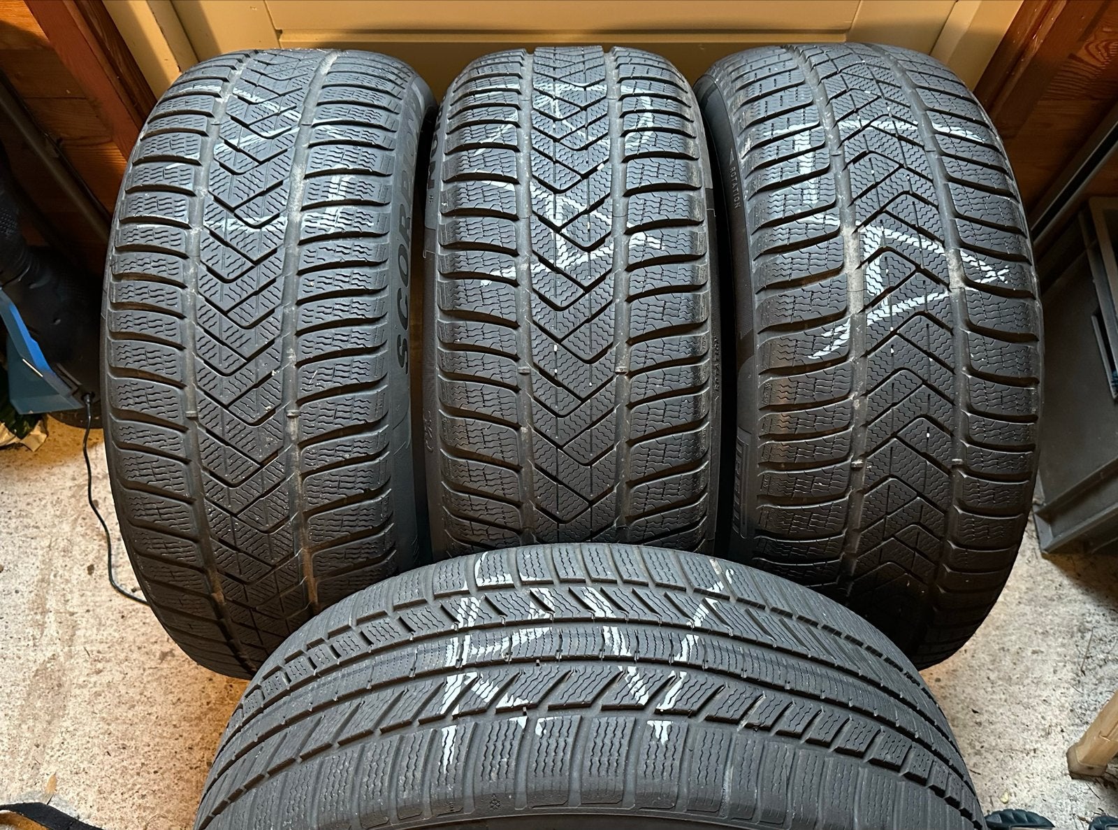 Lynk & Co winterbanden 235/45 R20 - 6mm profiel, Auto-onderdelen, Ophalen, Gebruikt, Winterbanden, 235 mm