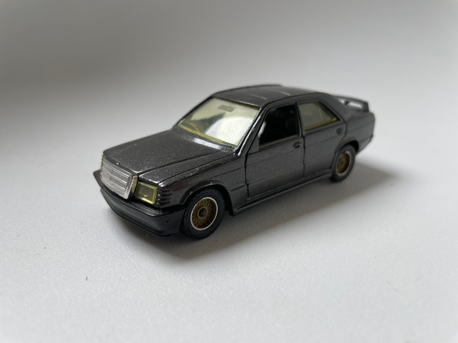 model Mercedes Benz MB 190, 190e, antraciet, Solido, 1/43, Hobby en Vrije tijd, Modelauto's | 1:43, Ophalen of Verzenden, Gebruikt