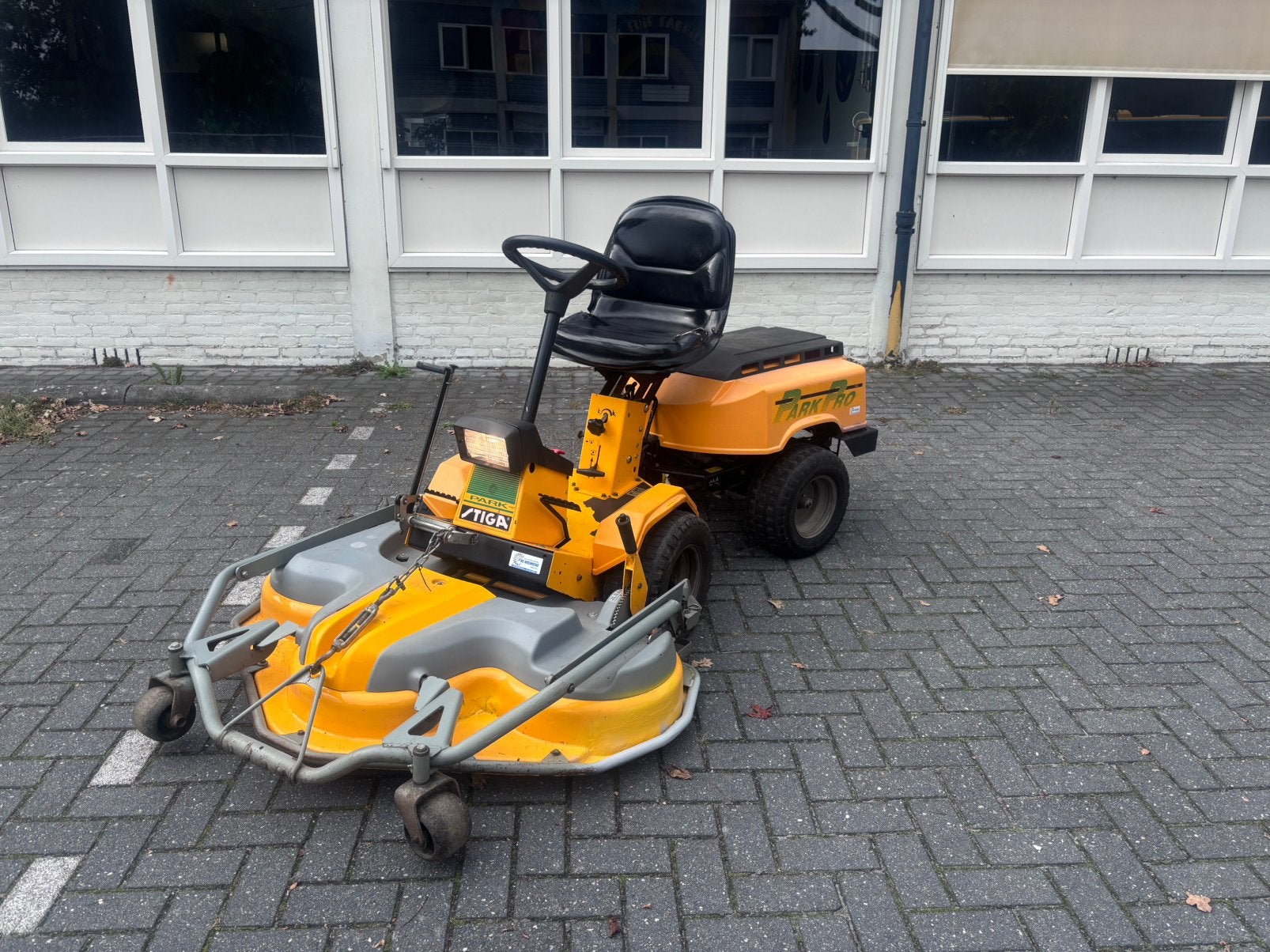 Stiga hydrostaat zitmaaier frontmaaier, Ophalen, Zo goed als nieuw