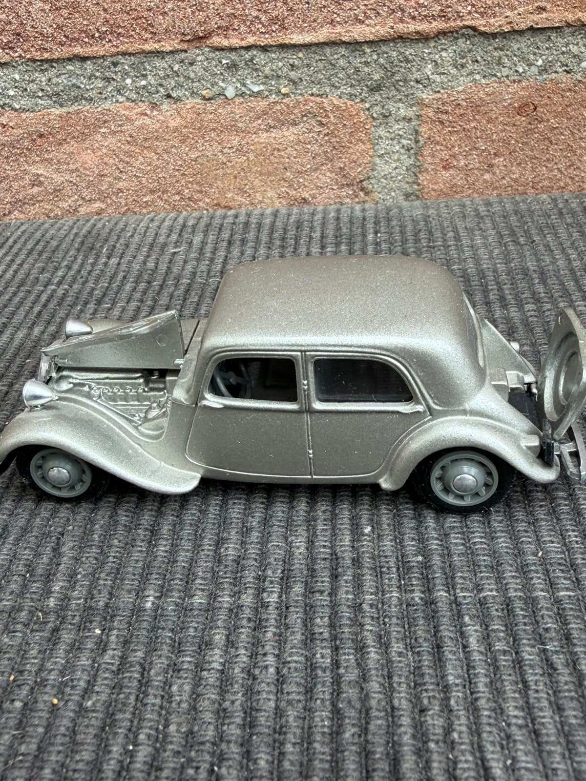 1:43 Eligor Citroën traction avant, Ophalen of Verzenden, Zo goed als nieuw, Auto, Overige merken