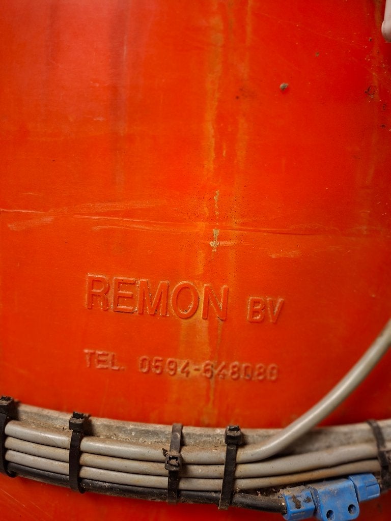 1000 Liter  vat  met losse deksel  mag weg voor € 125,- !!!, Tuin en Terras, Regentonnen, Ophalen, Kunststof, Gebruikt, Remon