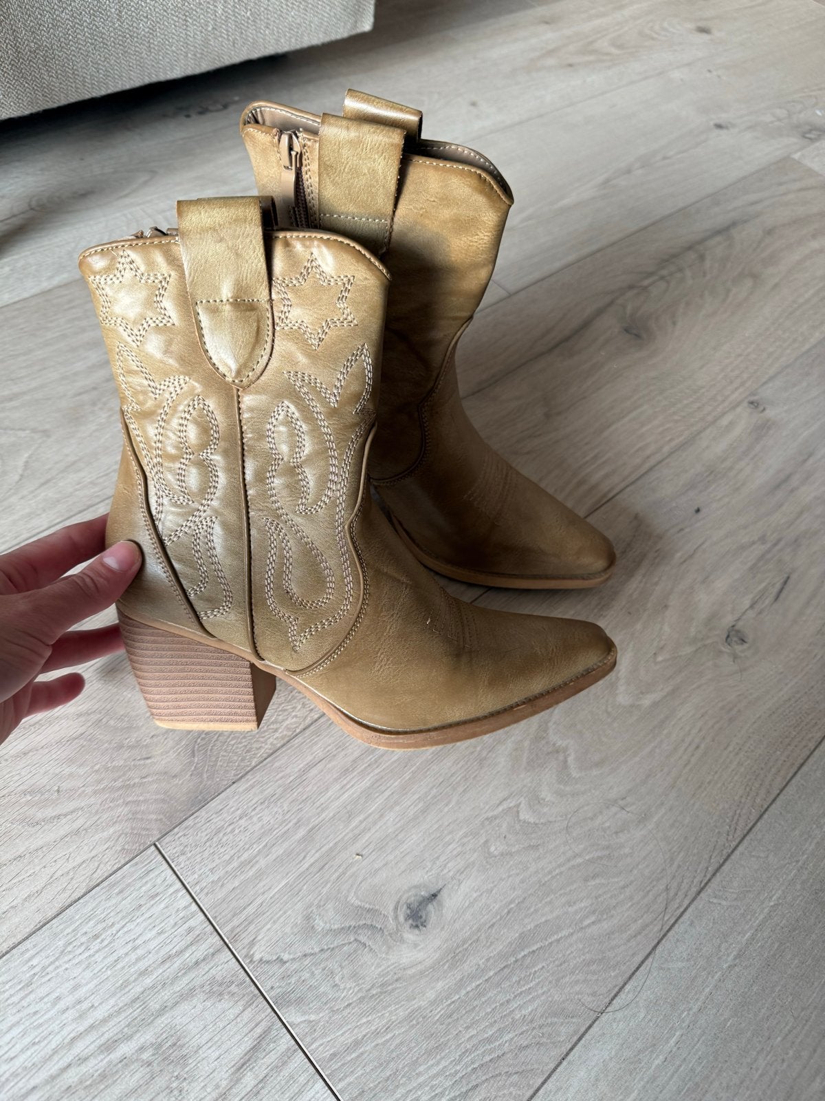 Cowboylaarzen - Zo goed als nieuw, Ophalen of Verzenden, Zo goed als nieuw, Beige, Lage of Enkellaarzen