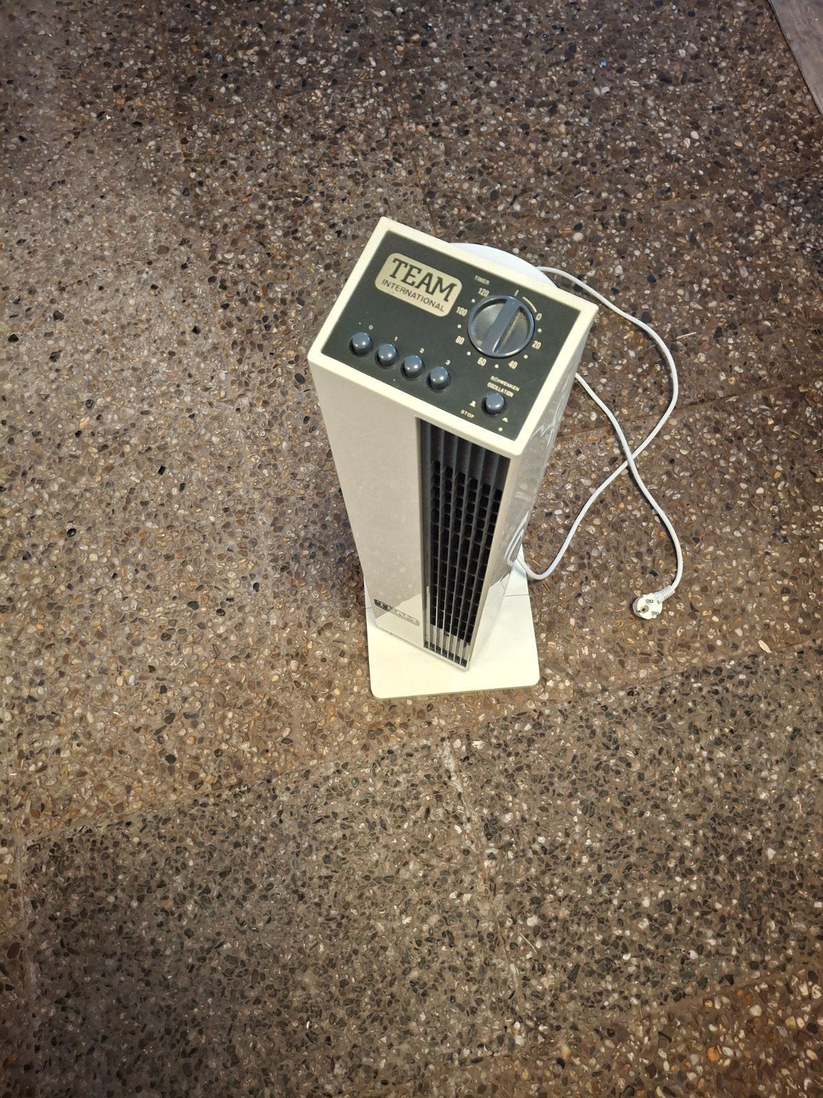Ventilator - werkt, maar zwenkt niet meer, Ophalen, Gebruikt, Torenventilator