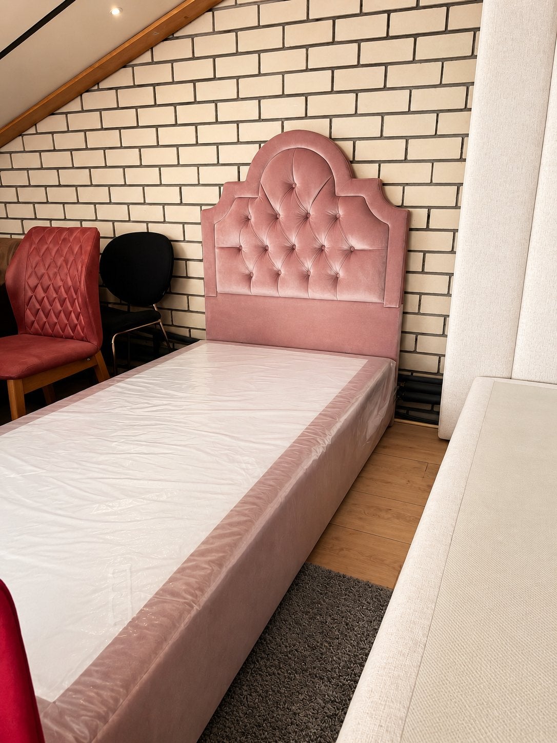 Kinderbed 90x200 oud roze stof - Zonder matras, 90 cm, Ophalen of Verzenden, Zo goed als nieuw, 200 cm