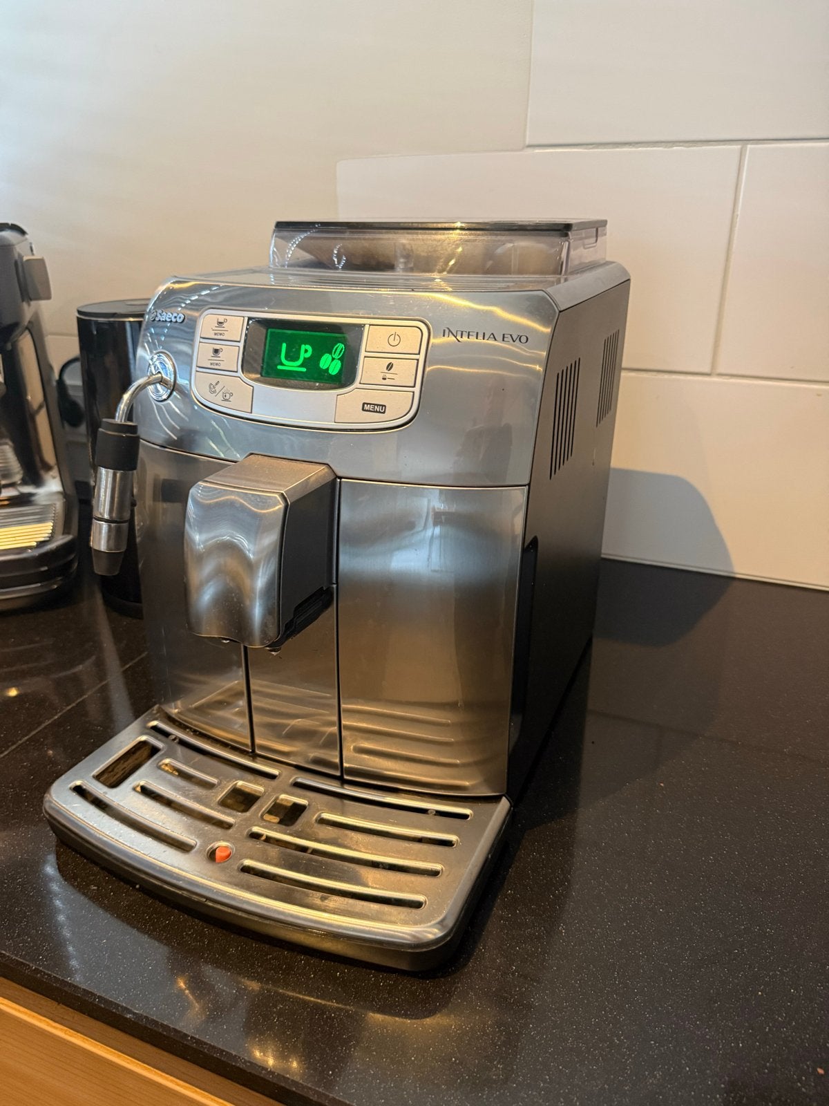 Philips Saeco Intelia Evo volautomatische espressomachine, Ophalen of Verzenden, Gebruikt, Espresso apparaat, Koffiebonen