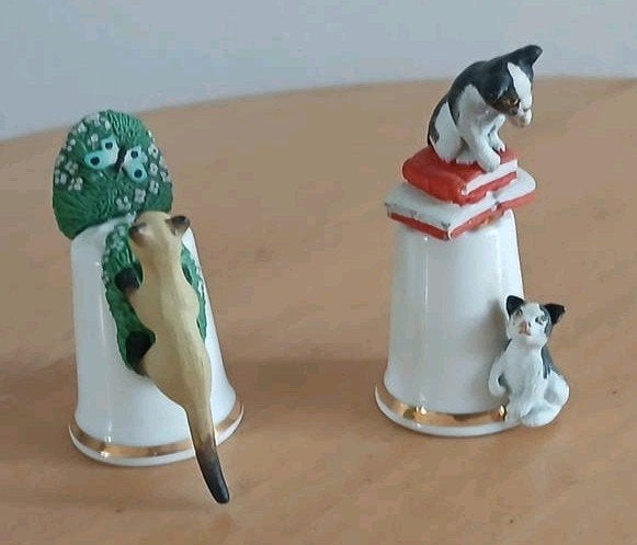 2  Porseleinen Vingerhoedjes met poezen (Sterling Classic), Ophalen of Verzenden, Zo goed als nieuw