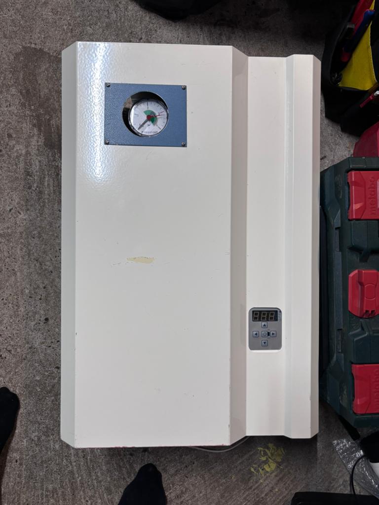 Elektrische CV ketel 4 kw, Doe-het-zelf en Verbouw, Verwarming en Radiatoren, Ophalen, 30 tot 80 cm, Gebruikt, Cv-ketel of Combi-ketel