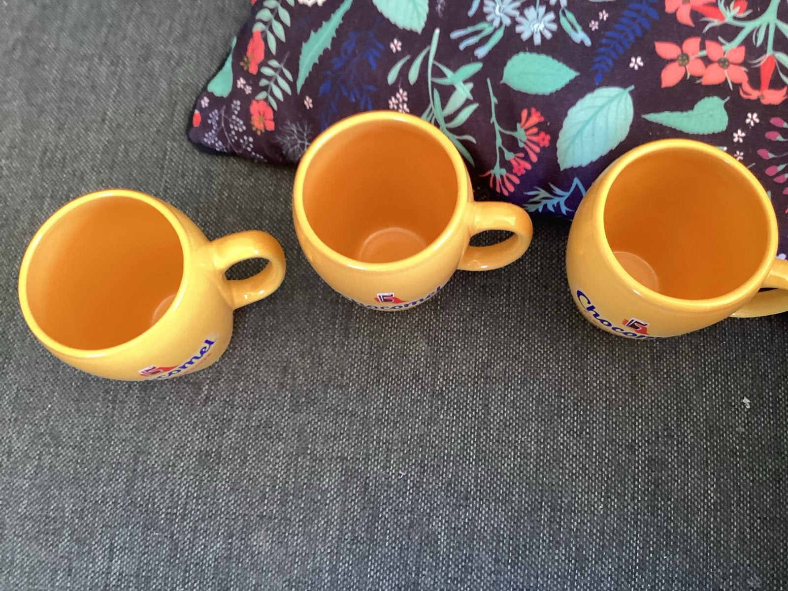3 Chocomel mokken in goede staat, Ophalen of Verzenden, Zo goed als nieuw, Overige merken, Mok