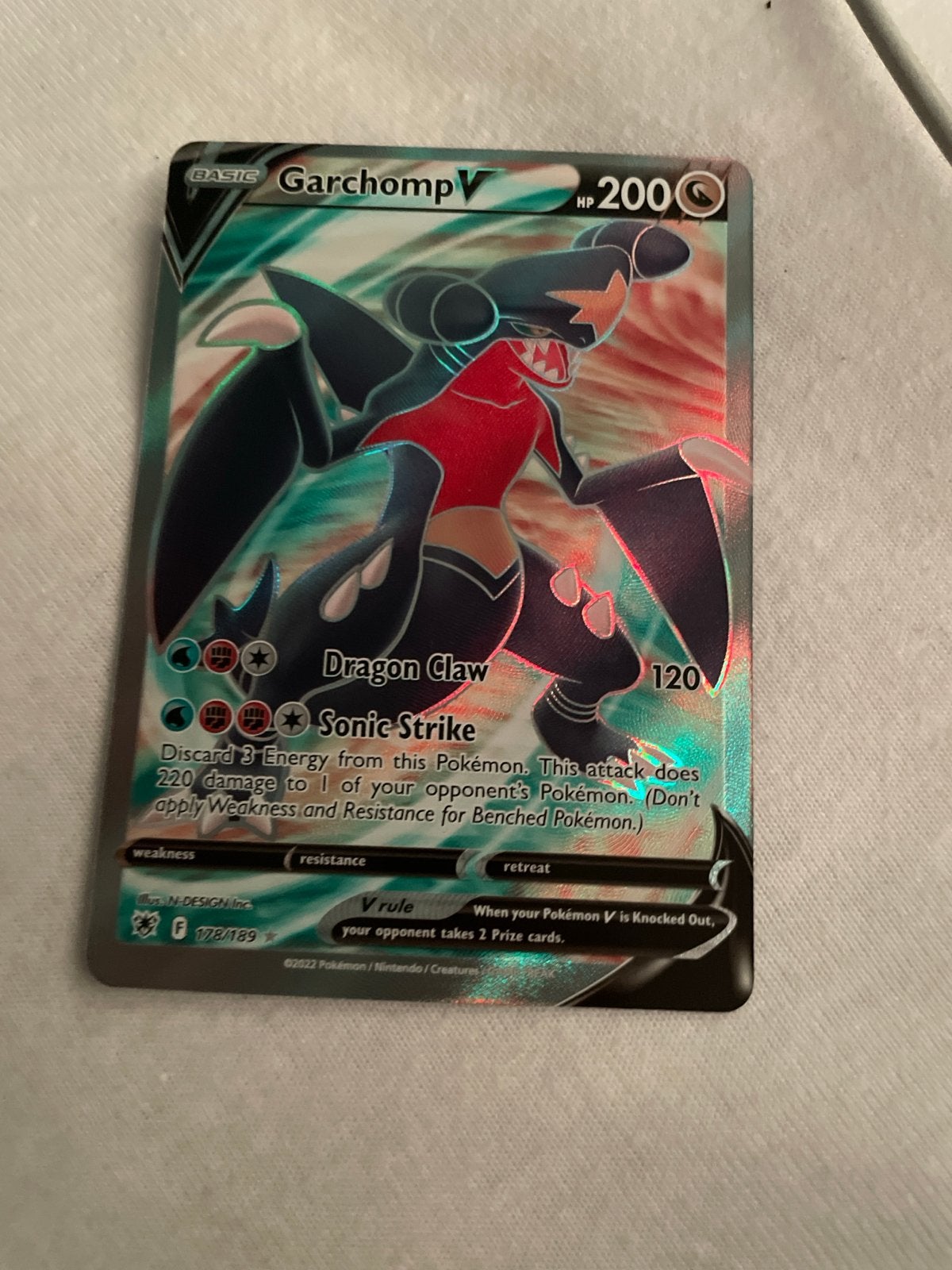 Garchomp V Pokémon Kaart 077/189 - Zo goed als nieuw, Ophalen of Verzenden, Zo goed als nieuw, Losse kaart