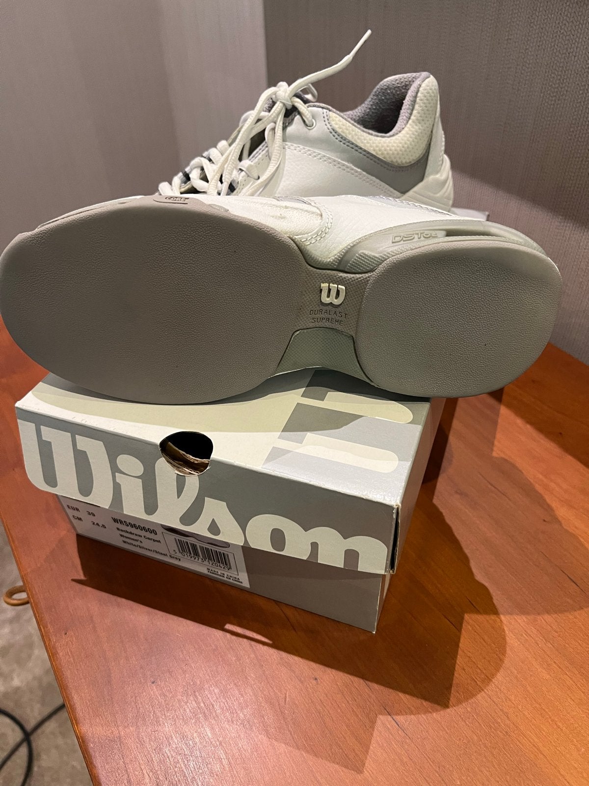 Wilson Backdraw Carpet Tennisschoenen - Maat 39, Ophalen of Verzenden, Zo goed als nieuw, Wit, Sportschoenen
