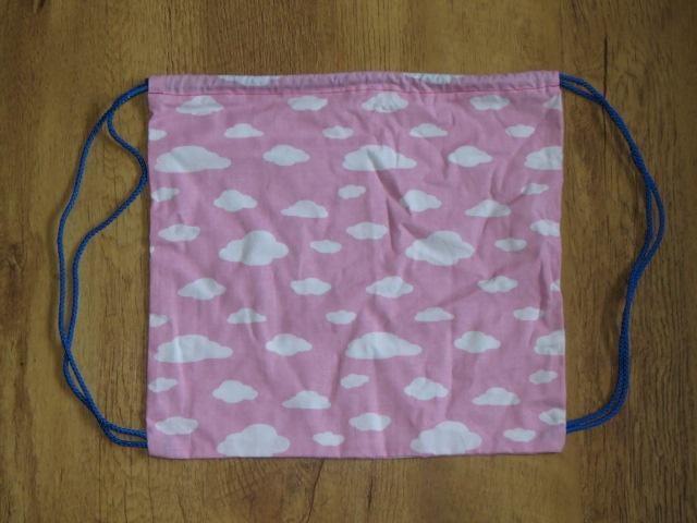Nieuw handgemaakt kinder rugzakje gymtasje roze met wolkjes, Overige merken, 25 tot 40 cm, Nieuw, Ophalen of Verzenden