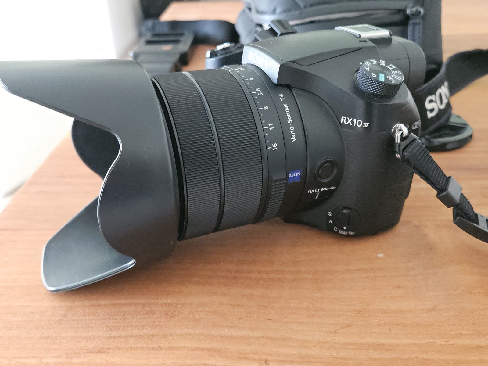 Sony RX10 mark IV bridgecamera (inclusief tas), Ophalen, Lensdop, Zo goed als nieuw, Sony