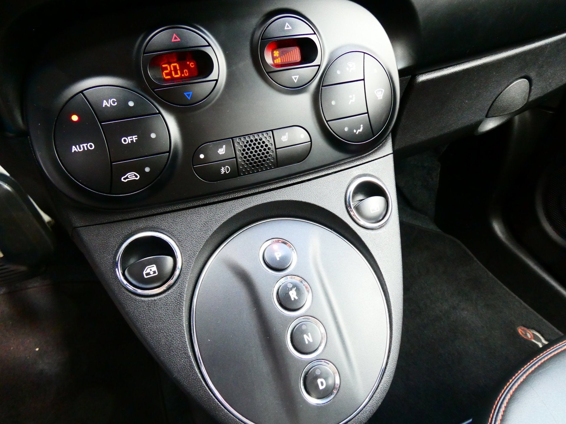 Fiat 500 E 24kwh Automaat 2e eig. Clima Cruise Leder PDC Voo, Zwart, Leder, Te koop, 1284 kg