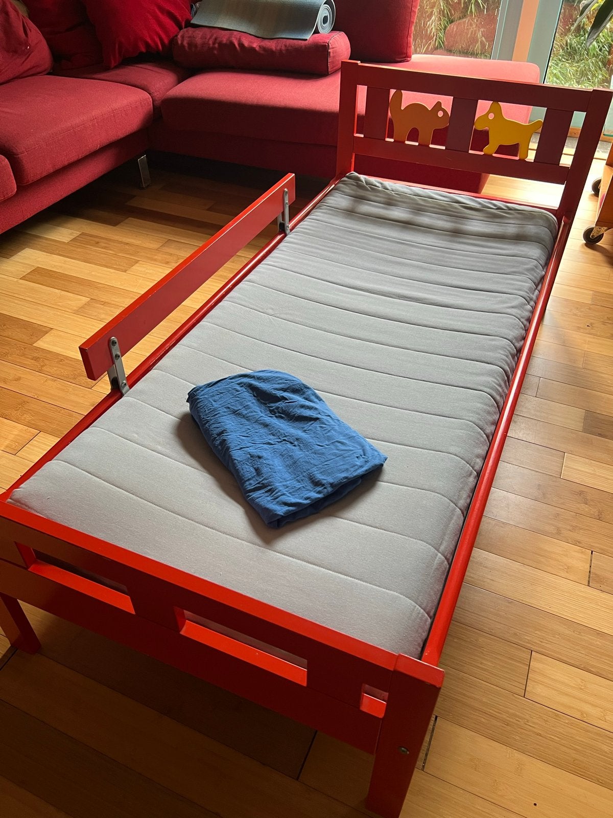 IKEA peuterbedje met matras en zijsteun, Ophalen, Gebruikt, 70 tot 85 cm, 140 tot 160 cm