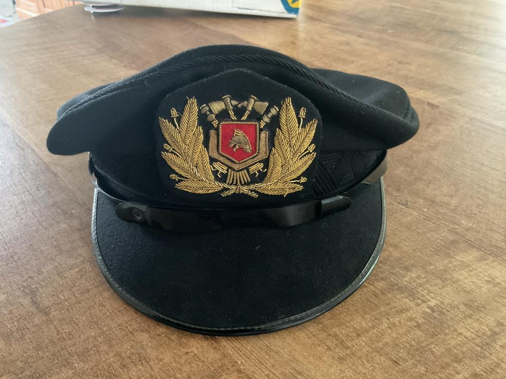Vintage Brandweer Pet - Zwarte Officier Cap met Embleem, Kleding | Heren, Hoeden en Petten, Zo goed als nieuw, Ophalen of Verzenden