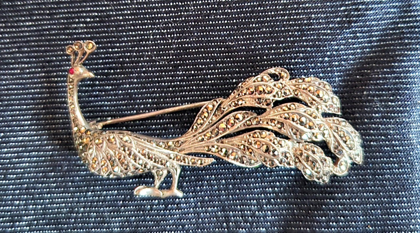 Gemerkte Zilveren Pauwen Broche met Markasietjes, Sieraden, Tassen en Uiterlijk, Broches, Zo goed als nieuw, Zilver, Zilver, 4 tot 7 cm