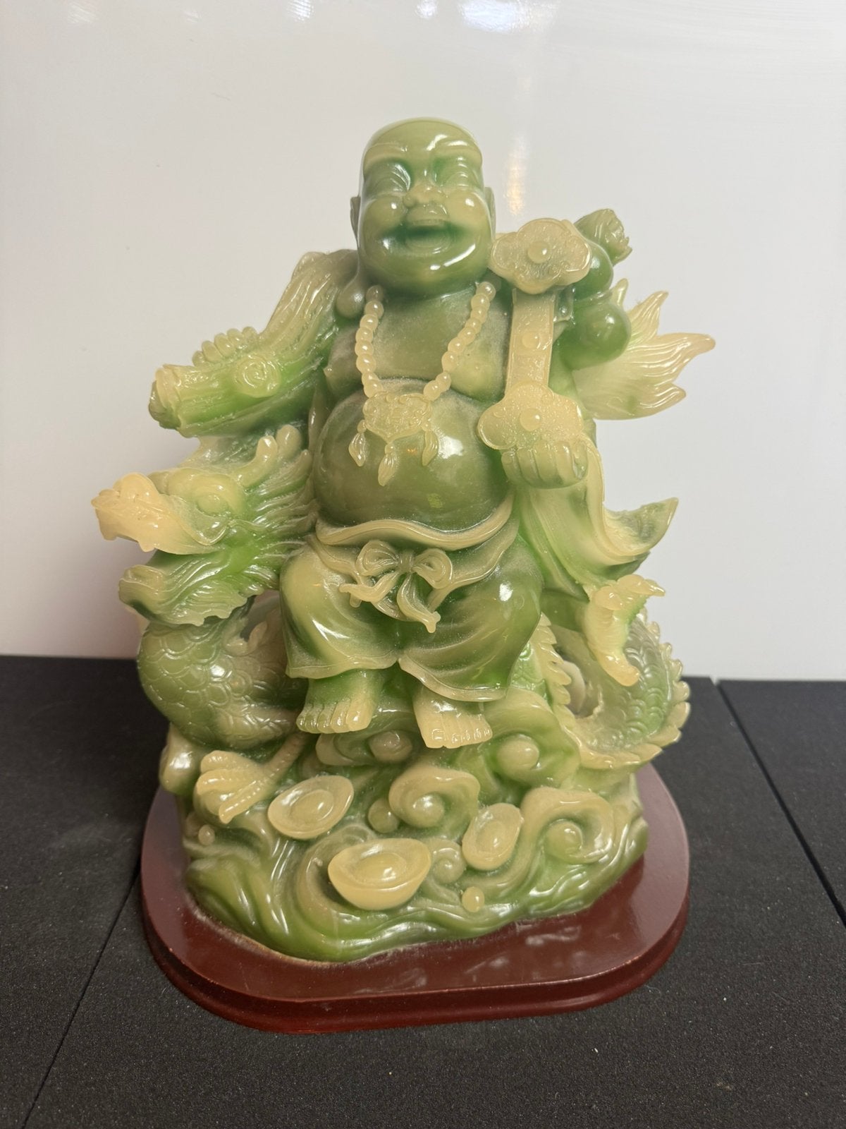 Lachende Boeddha jade-look groen — twee draken — circa 33cm, Ophalen of Verzenden, Zo goed als nieuw