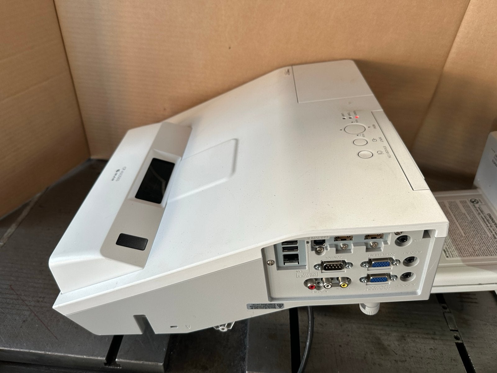 Beamer Hitachi CP-AX3503 Projector WK, Ophalen of Verzenden, Zo goed als nieuw, Overige technologieën, Overige resoluties
