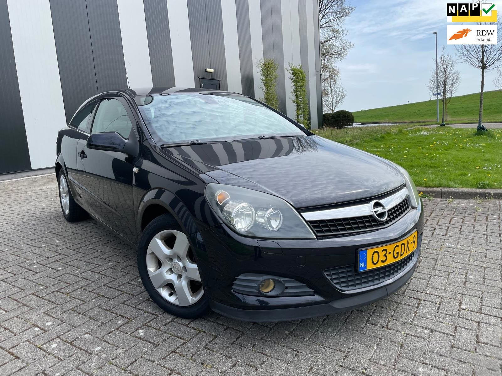 Opel Astra GTC 1.6 Cosmo Nw APK-Clima-Cruise-Pdc-Trekhaak, Auto's, Voorwielaandrijving, 15 km/l, Gebruikt, 4 cilinders