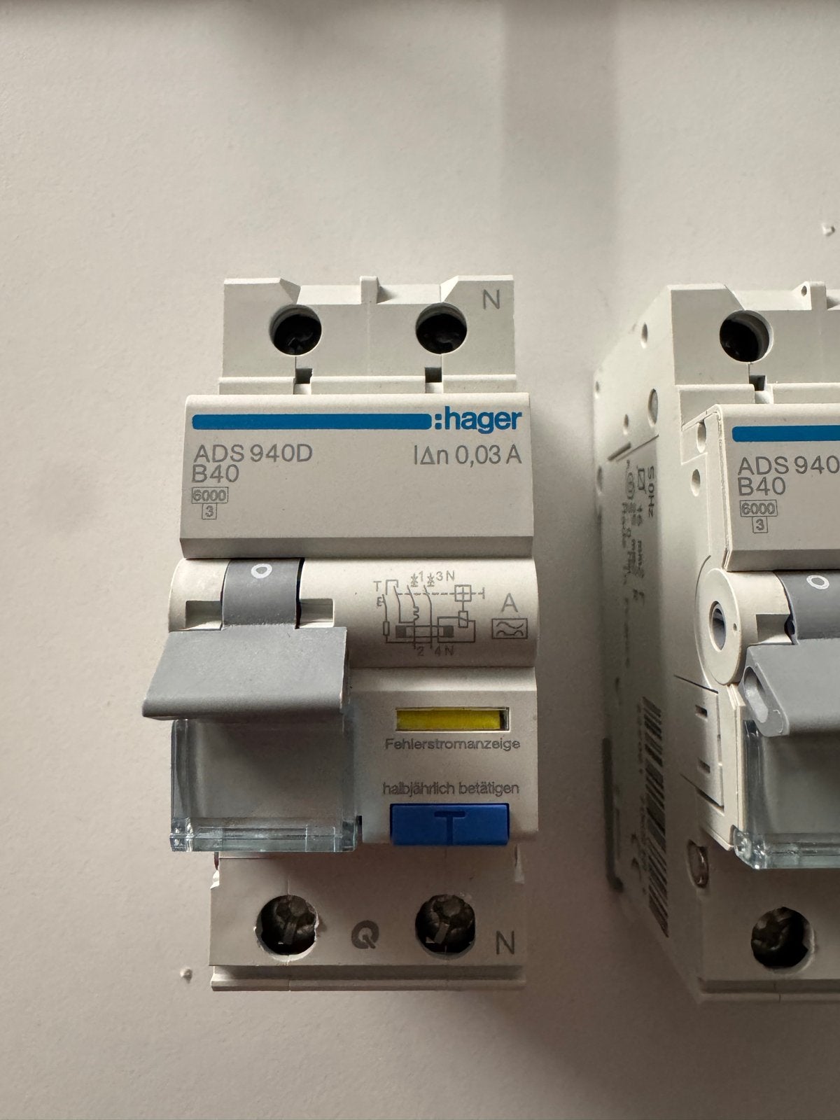 3 x Hager Aardlekschakelaar ADS940D B40 0.03A - Nieuwstaat, N, N, Aardlekschakelaar, Ophalen of Verzenden