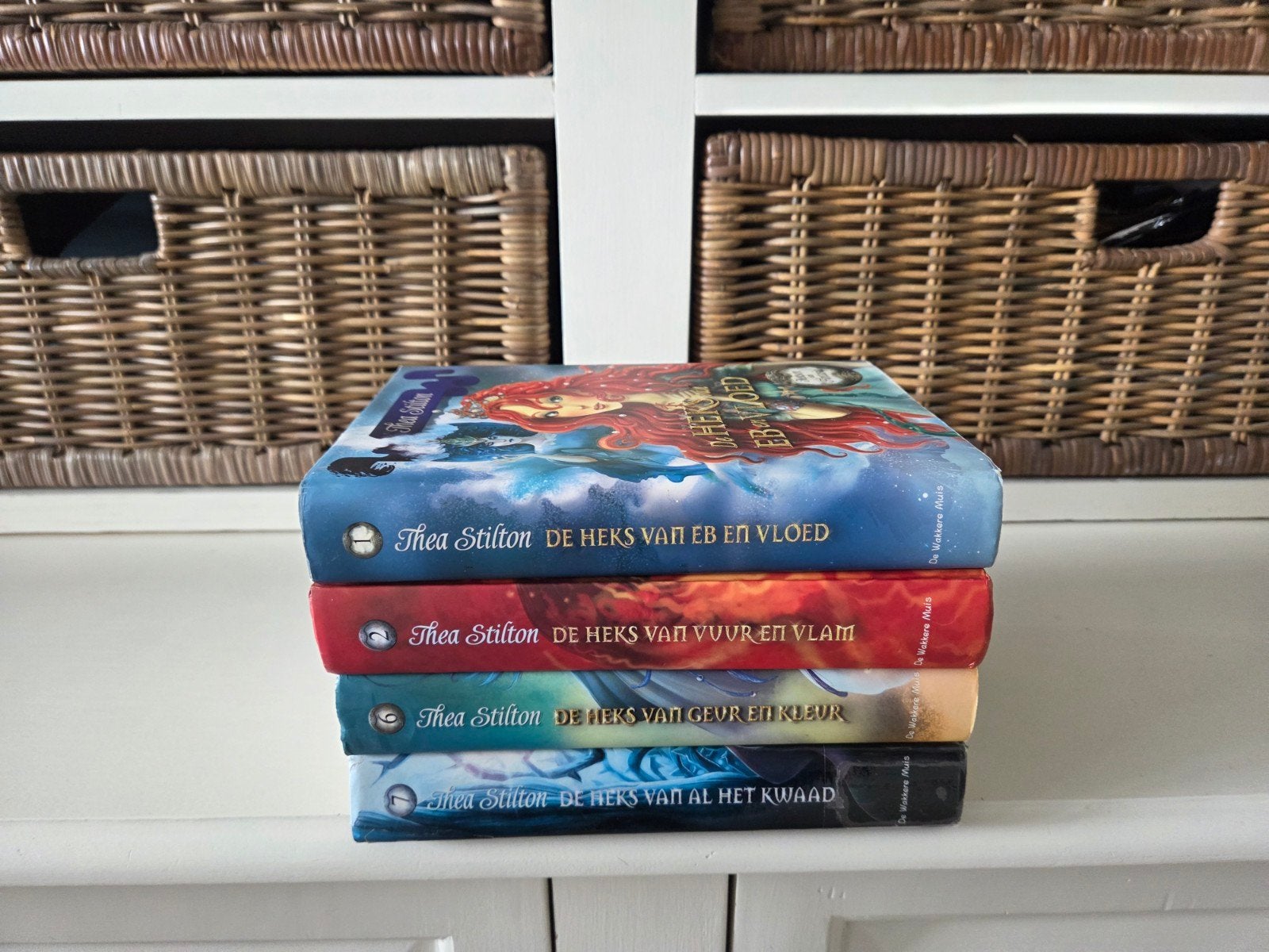 Thea Stilton - de heksen van fantasia, Boeken, Ophalen of Verzenden, Gelezen